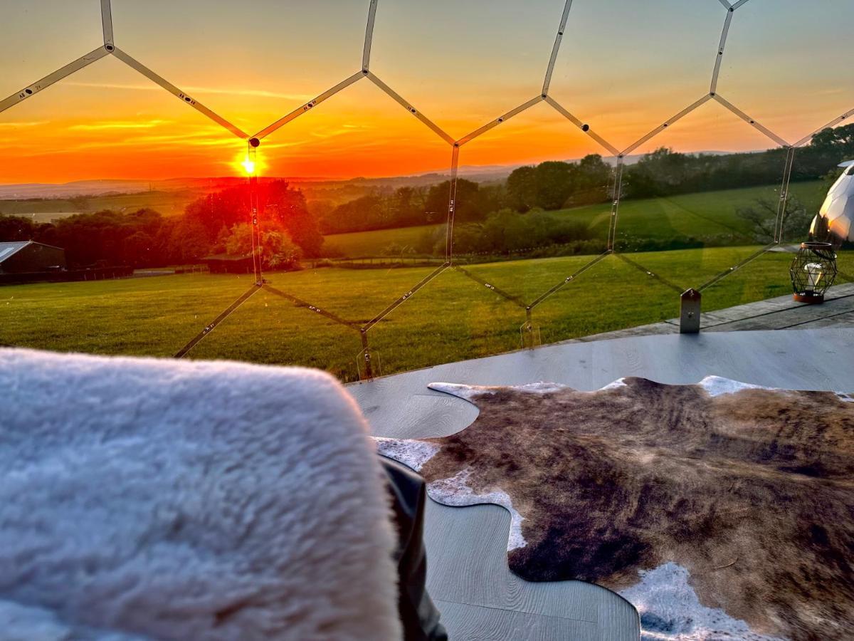 Deerstone Glamping-Pinhaw Beacon Dome Hot Tub Hotel Earby Exterior foto